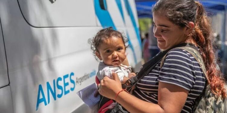 Oficial: Las asignaciones aumentaron 100%