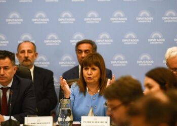 Retiran el artículo que obligaba a pedir permiso para reuniones de 3 o más personas