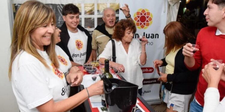 La oliva y el vino son las propuestas turísticas que ofrecen los sanjuaninos en Cosquín