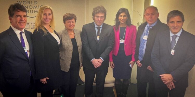 Milei tuvo su primera reunión con la titular del FMI en Davos