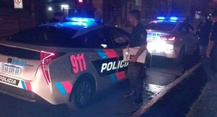 Un sanjuanino quedó internado en grave estado tras chocar contra un árbol