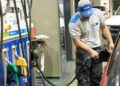 El Gobierno descongelará mañana el impuesto a los combustibles y subirá la nafta