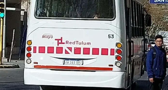 Se incendió un colectivo de la Red Tulum en Capital