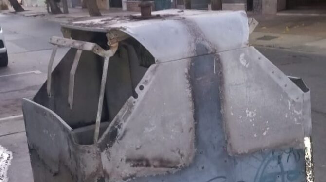 Capital: incendiaron dos contenedores que valen 3 millones de pesos cada uno