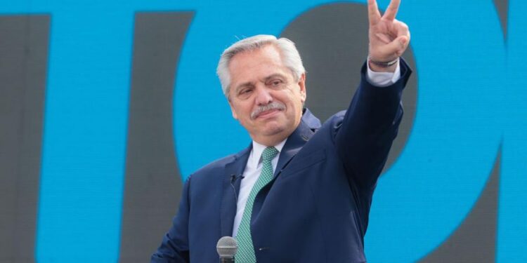 Por sospechas de corrupción, imputaron al ex presidente Fernández