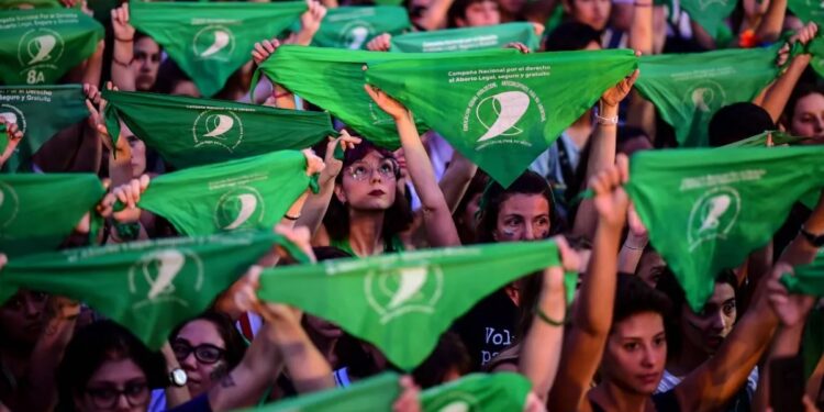 Una diputada presento un proyecto para derogar el se vuelva a penalizar el aborto legal