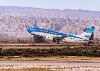 En los últimos cinco años, los pasajes en avión subieron más de 17.000%