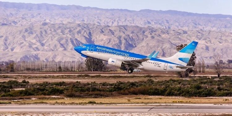 En los últimos cinco años, los pasajes en avión subieron más de 17.000%