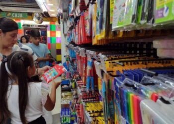 Una familia sanjuanina necesita aproximadamente 300 mil pesos para útiles escolares