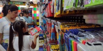 Una familia sanjuanina necesita aproximadamente 300 mil pesos para útiles escolares