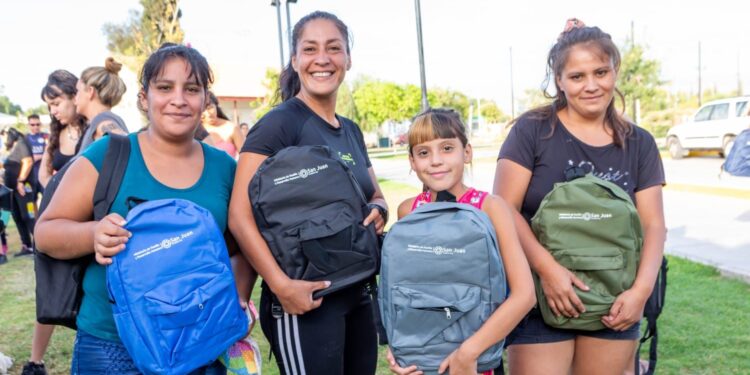 Rivadavia: se entregaron los kits escolares a quienes asistieron a las colonias de vacaciones
