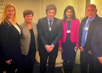 El Gobierno le anticipó al FMI que autorizará aumentos del 200% en “luz” y del 150% en las de gas