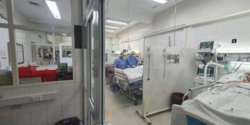 Buscan a familiares de un hombre que está internado en el hospital Rawson: “Estaba descompensado”