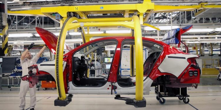 Derrumbe del mercado automotriz: ventas y producción cayeron hasta 28% en enero