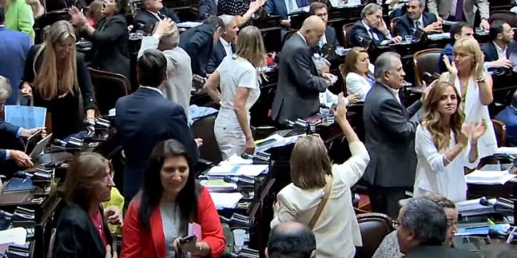 Duro revés para Milei: La Ley ómnibus vuelve a foja cero