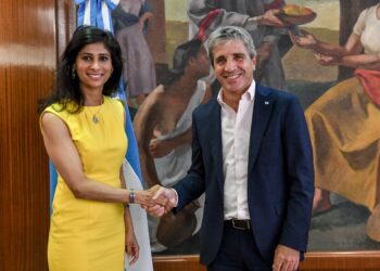 El FMI en Argentina habló sobre” los esfuerzos para restaurar la estabilidad macroeconómica” y de la “protección a los vulnerables”