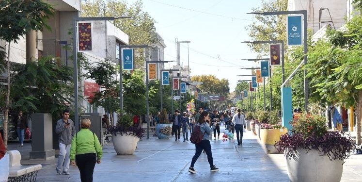 Confirmaron como trabajará el comercio durante los feriados de Carnaval