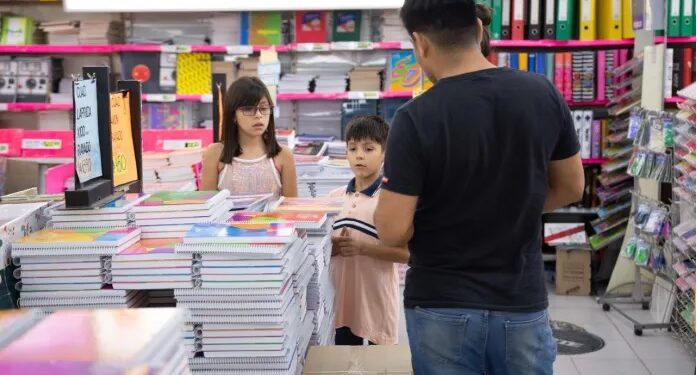 San Juan: Según un informe, la canasta escolar por niño es de casi $250 mil