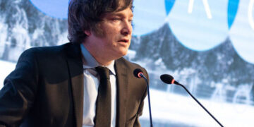 El Gobierno buscará incluir la reforma laboral a la Ley Bases