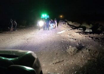 Un accidente en una calle sin iluminación dejó a ciclista y motociclista heridos