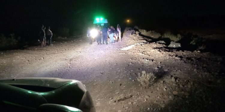 Un accidente en una calle sin iluminación dejó a ciclista y motociclista heridos