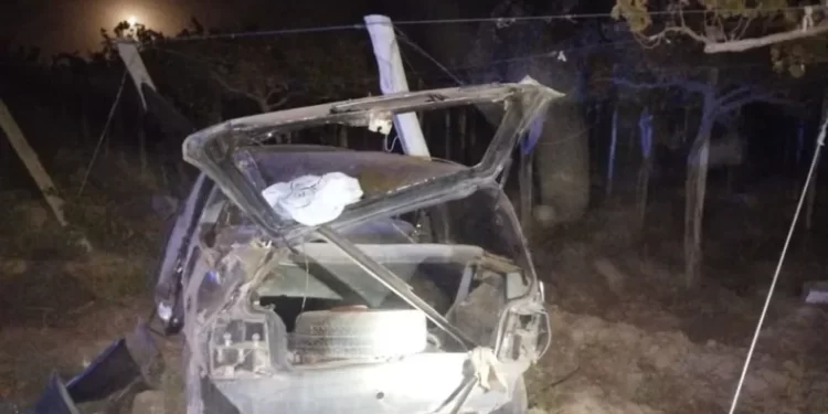 Grave accidente en San Martín: Perdió el control de su auto y se metió en un parral