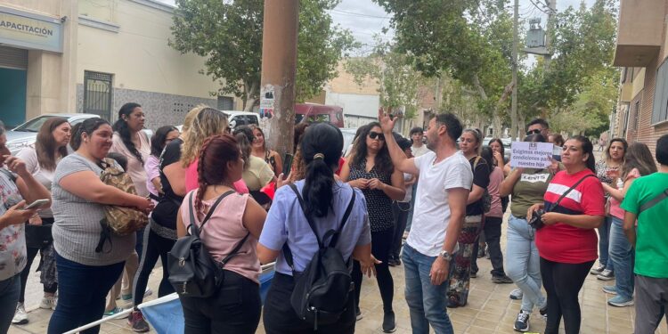 Padres sanjuaninos reclamaron la reapertura del buffet en la escuela Boero