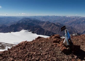 Buscan intensamente a cuatro personas extraviadas en un cerro sanjuanino