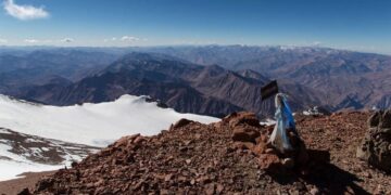 Buscan intensamente a cuatro personas extraviadas en un cerro sanjuanino