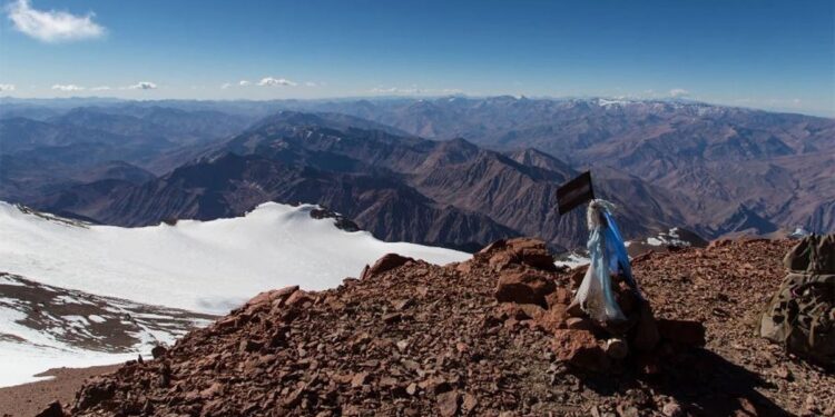 Buscan intensamente a cuatro personas extraviadas en un cerro sanjuanino