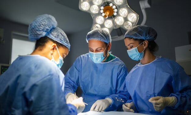 Investigan a una cirujana sanjuanina por mala praxis y abandono de persona