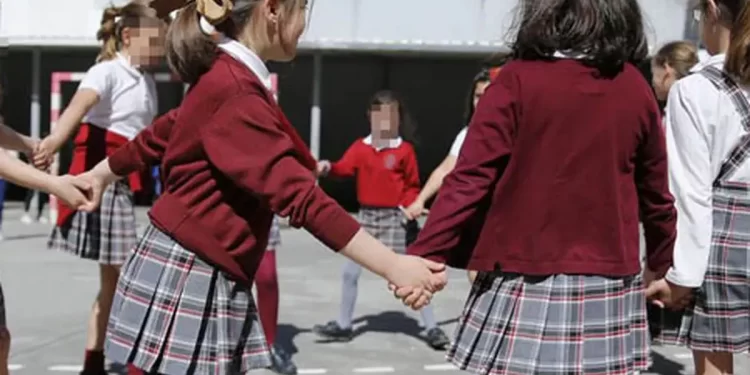Lanzan “vouchers educativos” para los que no pueden pagar colegios privados
