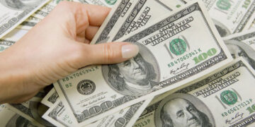 El dólar blue se negocia en $1.035 tras la fuerte baja de las tasas dispuesta por el Central