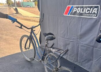 Motociclista atropelló a un ciclista de 60 años y lo mató: no llevaba identificación