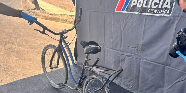 Motociclista atropelló a un ciclista de 60 años y lo mató: no llevaba identificación