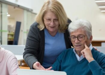 San Juan: Lanzan cursos de tecnología para personas mayores de 50 años