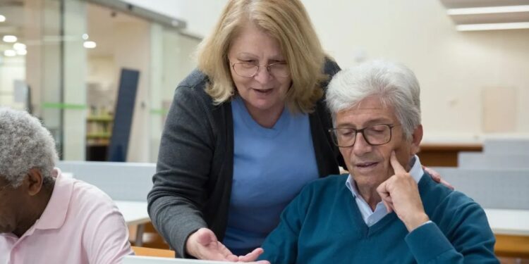San Juan: Lanzan cursos de tecnología para personas mayores de 50 años