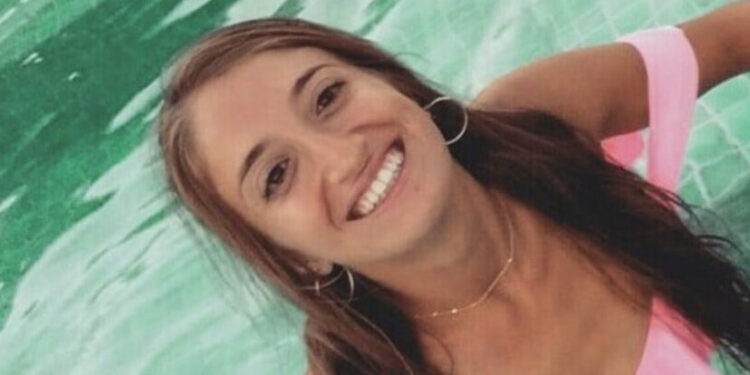 Murió una joven de 23 años mientras hacía ejercicio en una plaza