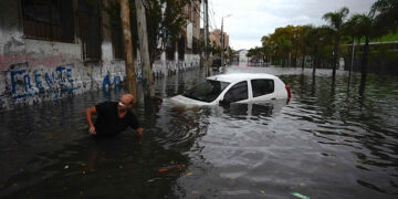 Temporal en Buenos Aires: hay 700 evacuados y numerosos daños materiales