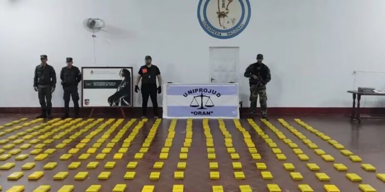 Insólito: hallaron más de 300 kilos de cocaína en una camioneta de bomberos