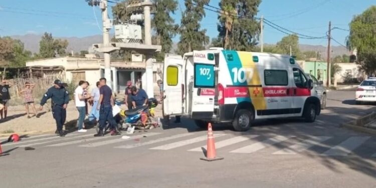 Murió un motociclista tras chocar con una camioneta