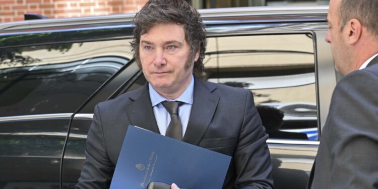 La imagen negativa del presidente Javier Milei se acerca al 60 por ciento