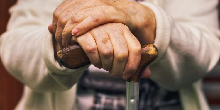 El Gobierno explicó los motivos del pago desdoblado a los jubilados en abril