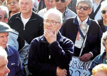 El Gobierno explicó los motivos del pago desdoblado a los jubilados en abril