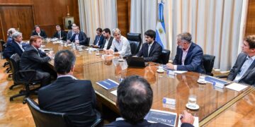 Luis Caputo se reunió con empresas de consumo masivo