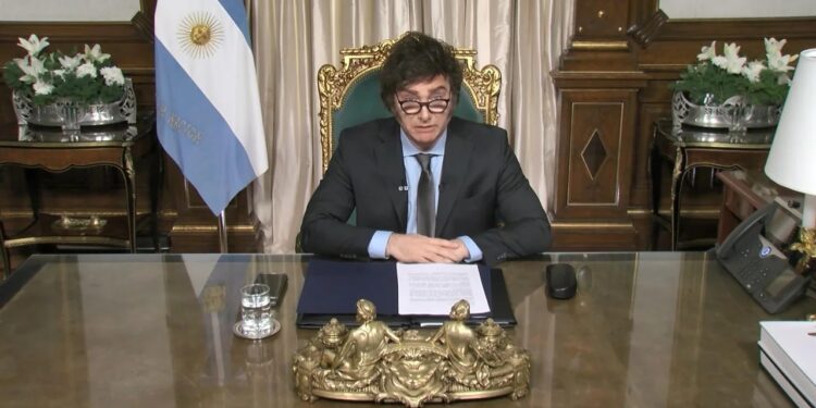 El Gobierno comenzó a hacer girar el nuevo texto del proyecto de la Ley Ómnibus