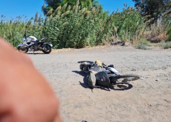 Motociclista fue trasladada al hospital tras chocar con camión en San Martín