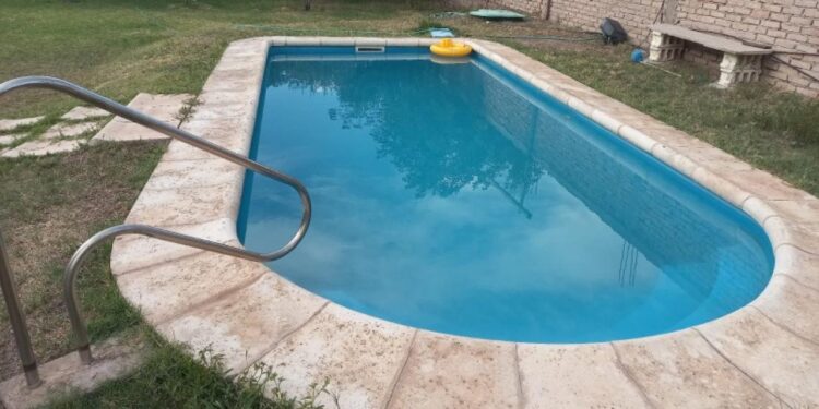 San Juan: Una bebé de 2 años se cayó en la pileta de su casa y falleció