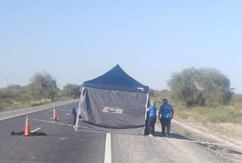 Ruta 20: Camioneta pasó por encima a un hombre que dormía en la calzada y se fugó