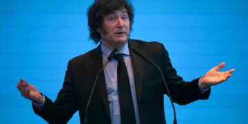 El presidente Javier Milei viajará esta tarde a Ushuaia para reunirse con Laura Richardson, jefa del Comando Sur